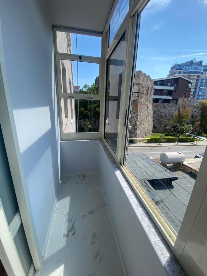 Vollga Promenade Lovely 2 Bedroom Apartment ดูร์เรส ภายนอก รูปภาพ